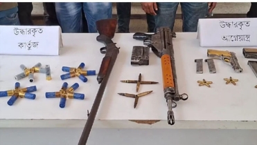 পাবনায় বিদেশি রিভলবার-রাইফেলসহ বিপুল অস্ত্র ও গুলি উদ্ধার, গ্রেপ্তার ৩